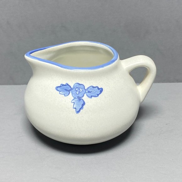 Vintage Pfaltzgraff Yorktowne Gravy Sauce Boat and Underplate Drip Tray Plate - Picture 4 of 11